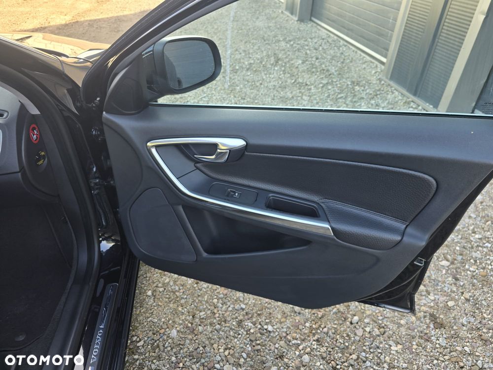 Volvo V60 D3 Geartronic R-Design - 30