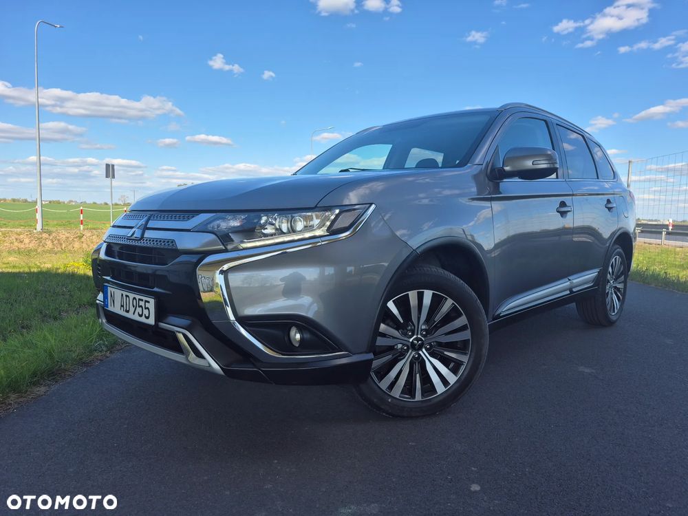 Mitsubishi Outlander - 2