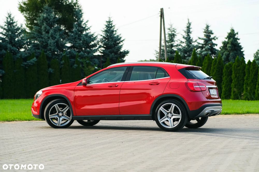 Mercedes-Benz GLA 200 7G-DCT Urban - 11