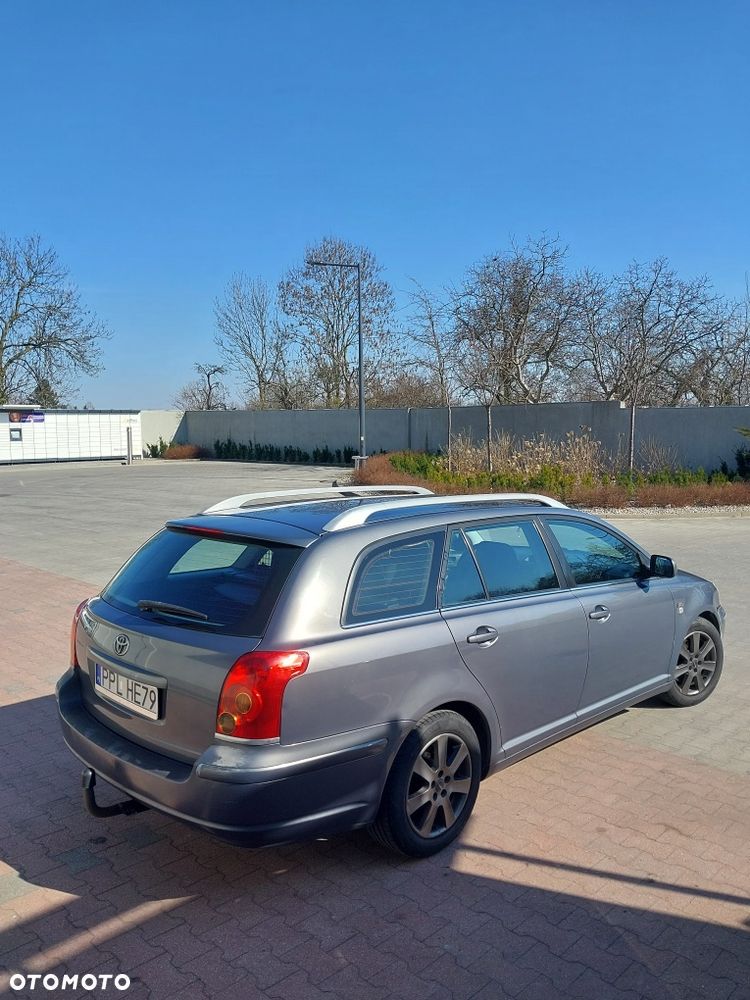 Toyota Avensis - 2