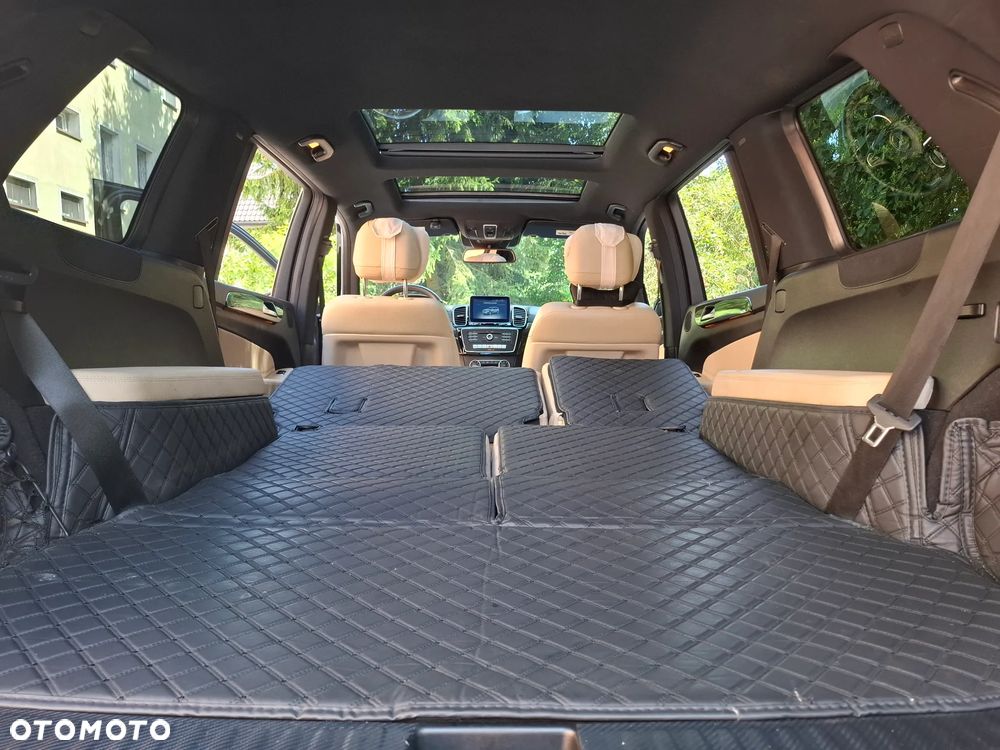 Mercedes-Benz GLS - 38
