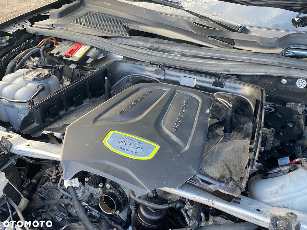 Porsche Cayenne E-Hybrid - 6