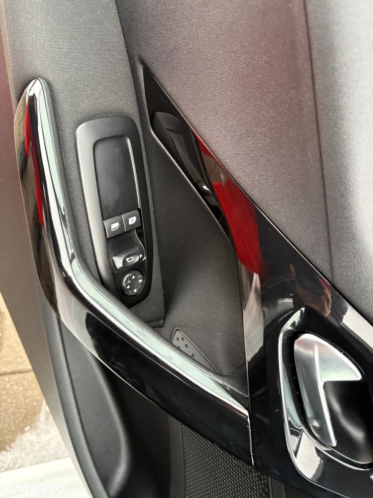 Peugeot 208 PureTech 82 Allure - 12