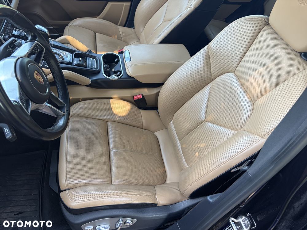 Porsche Cayenne Platinum Edition - 17