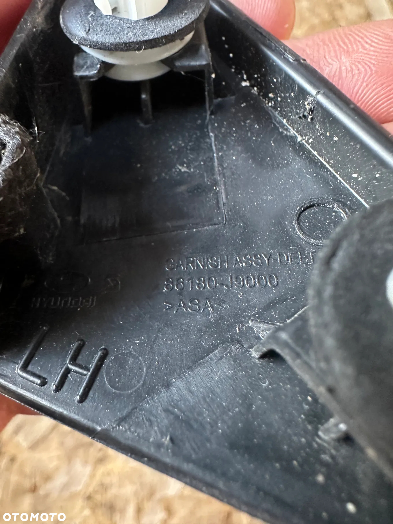 TRÓJKĄT ZAŚLEPKA BŁOTNIKA LEWA HYUNDAI KONA 17- 86180-J9000 - 3
