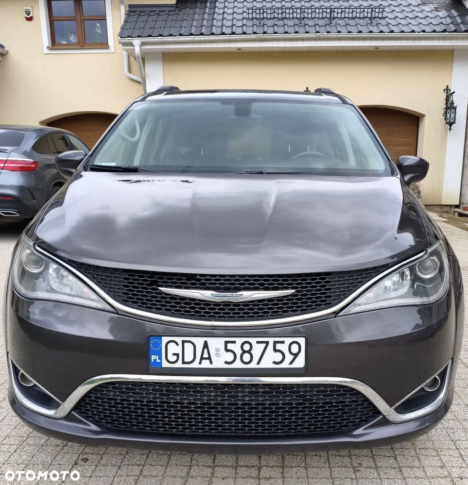Chrysler Pacifica - 4
