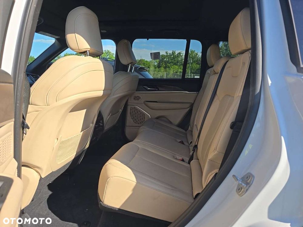 Jeep Grand Cherokee - 17