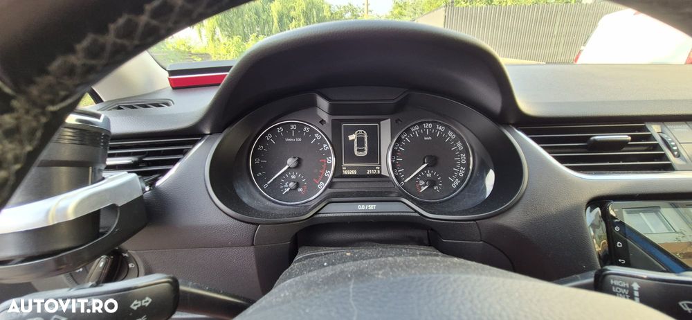 Skoda Octavia 1.6 TDI DSG Style - 10
