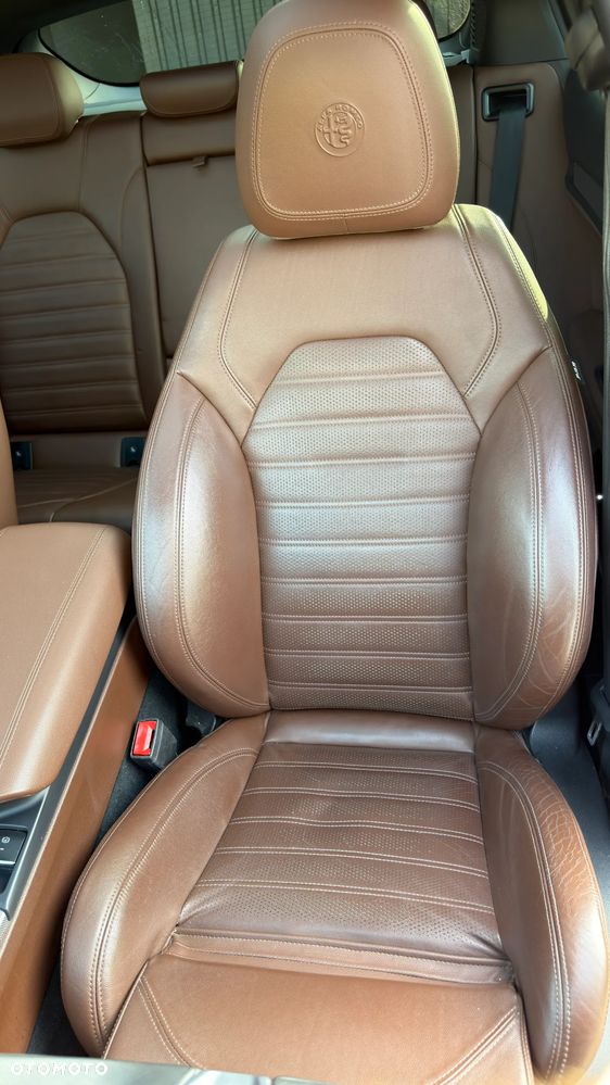 Alfa Romeo Stelvio 2.0 Turbo 16V AT8-Q4 Ti - 17