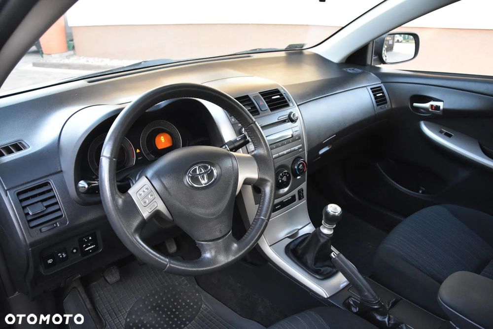Toyota Corolla 1.6 Luna - 12