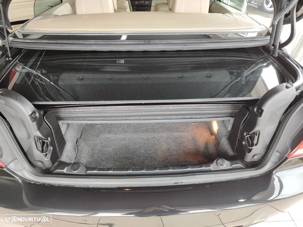 BMW 320 i M Sport Edition - 16