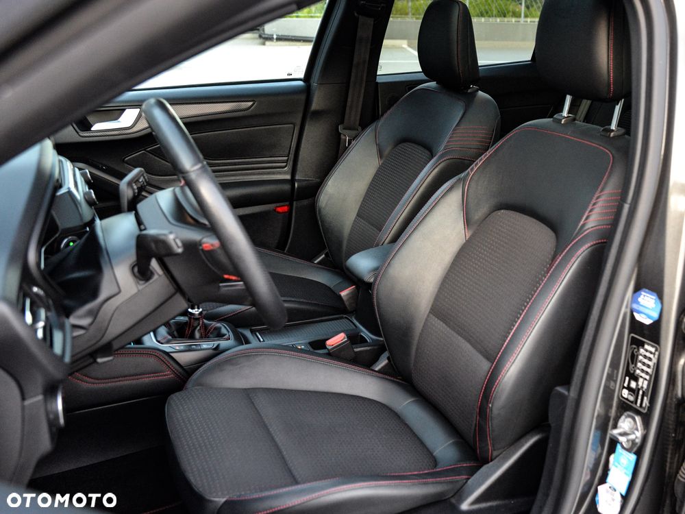 Ford Focus 1.5 EcoBoost ST-Line - 24