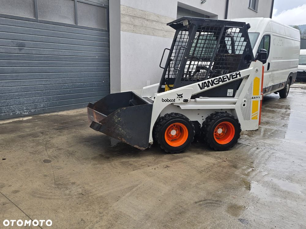 Bobcat 440B - 1