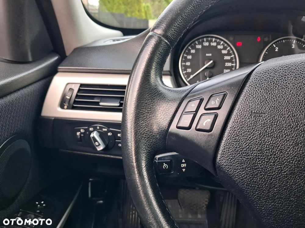 BMW Seria 3 318d DPF Edition Lifestyle - 28