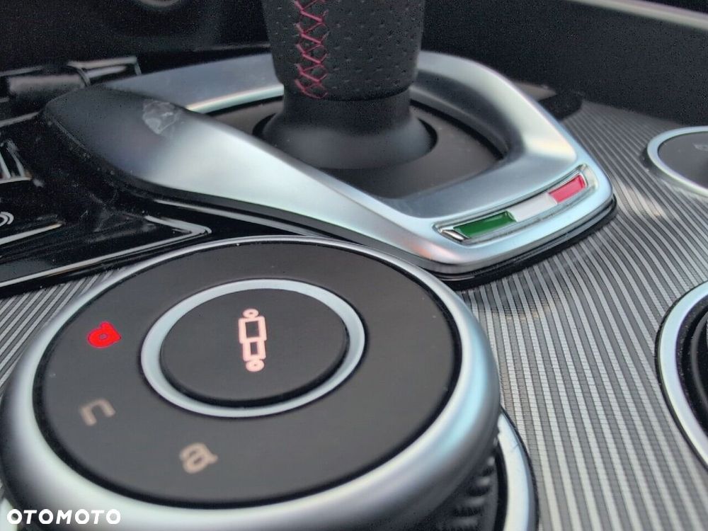 Alfa Romeo Giulia 2.0 Turbo Competizione Q4 - 30