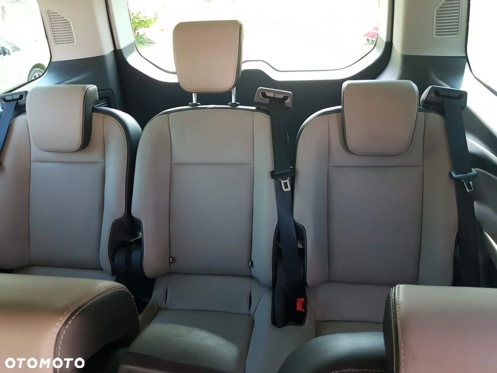 Ford Tourneo Custom - 19