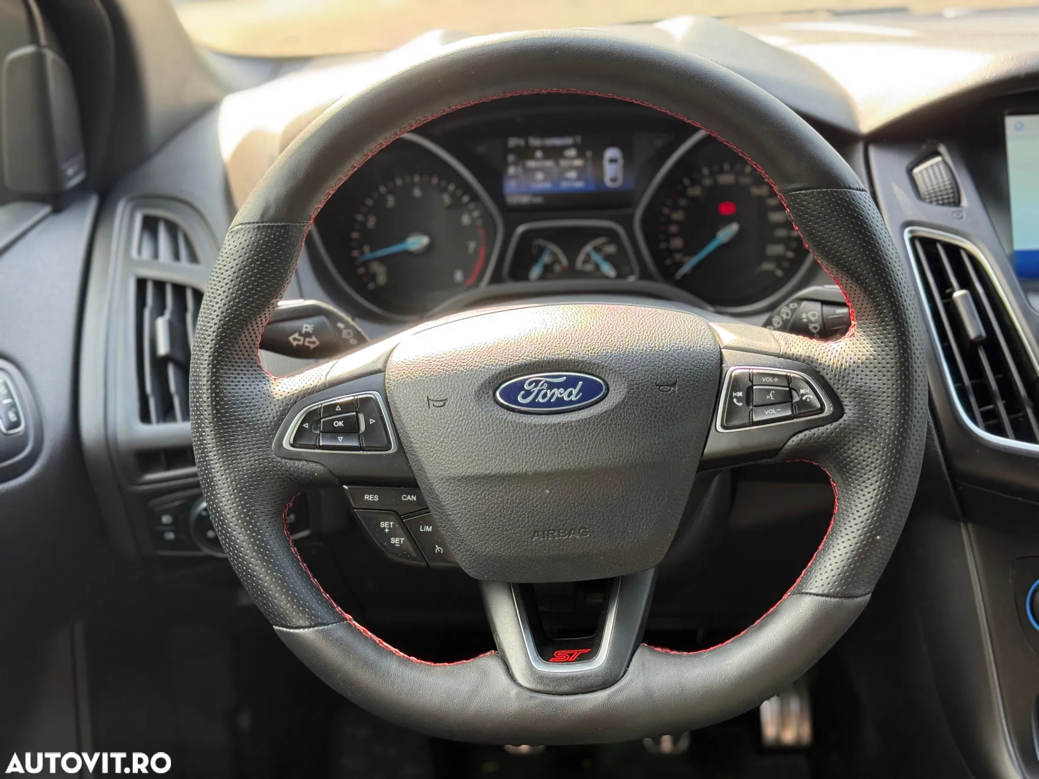 Ford Focus 1.5 Ecoboost ST-Line - 11