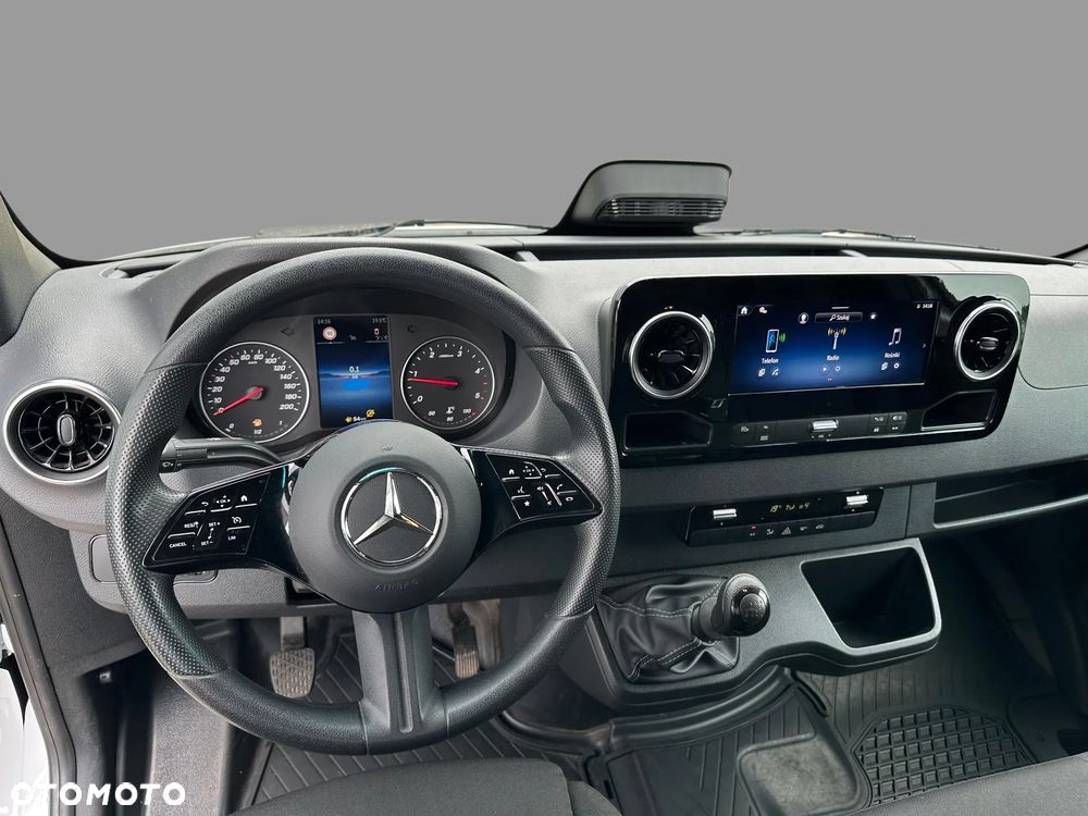 Mercedes-Benz Sprinter - 10