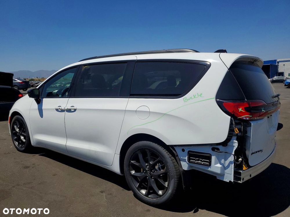 Chrysler Pacifica - 4