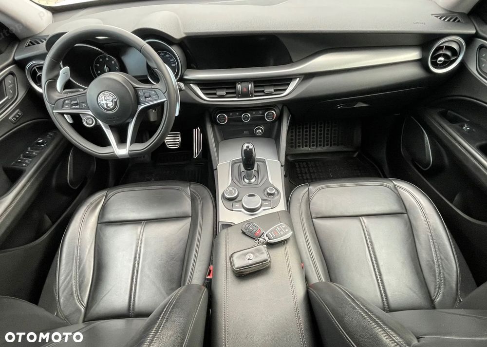 Alfa Romeo Stelvio - 13
