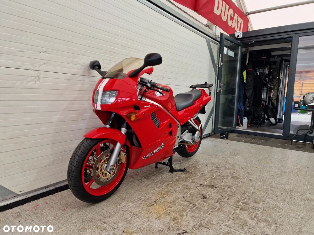 Honda VFR - 2