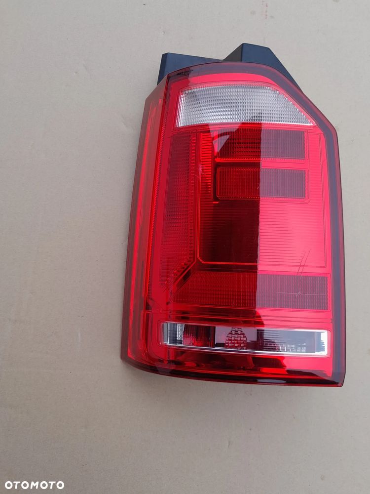 Vw T5 lampa tył lewa uszkodzona