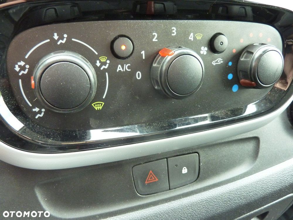 Renault Trafic - 16