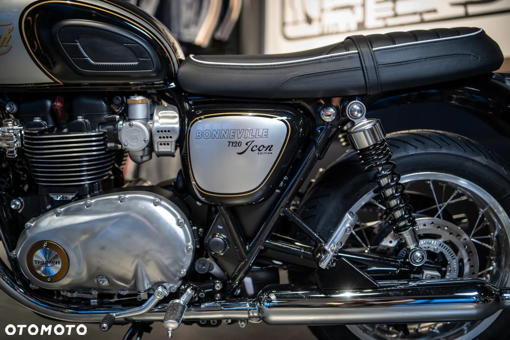 Triumph Bonneville - 15
