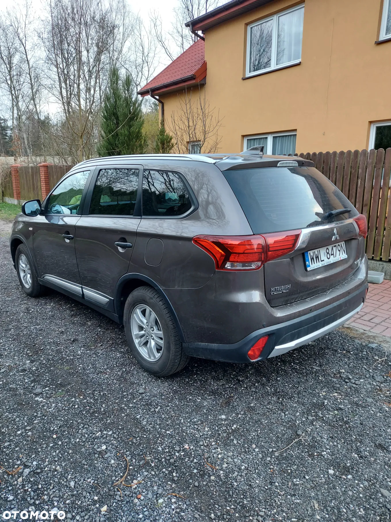 Mitsubishi Outlander - 2