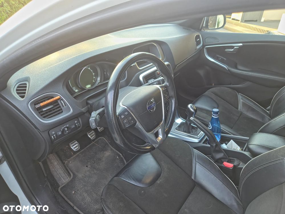Volvo V40 D3 R-Design - 6
