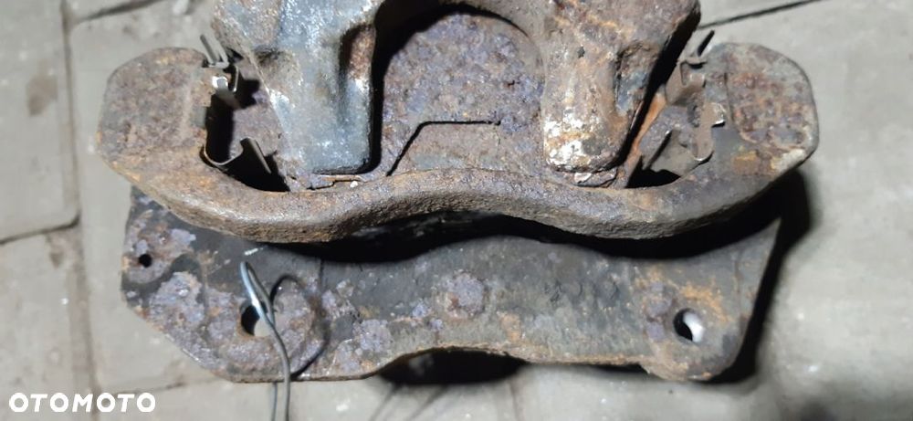 Mitsubishi Pajero I Jarzmo Hamulcowe L - 1