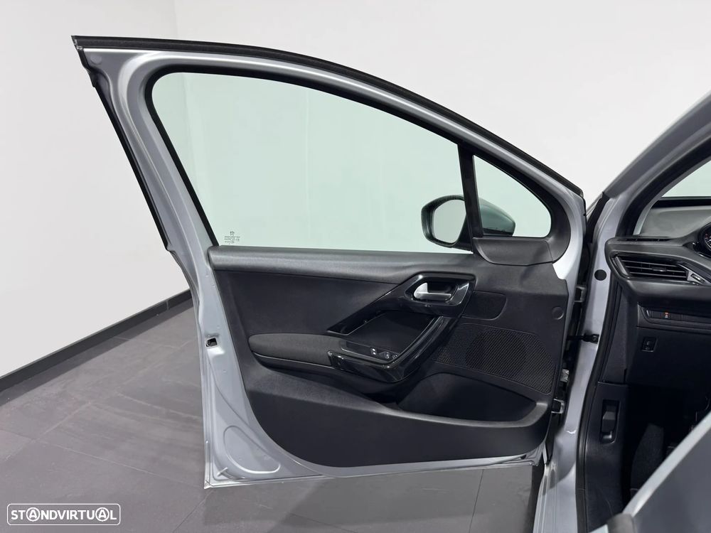 Peugeot 208 1.2 PureTech Style - 17
