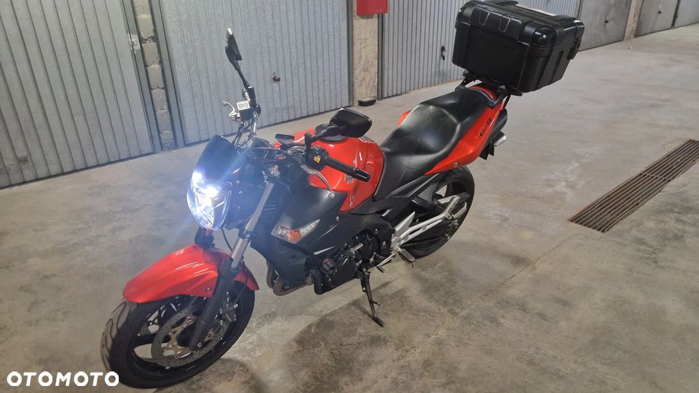 Suzuki GSR - 10