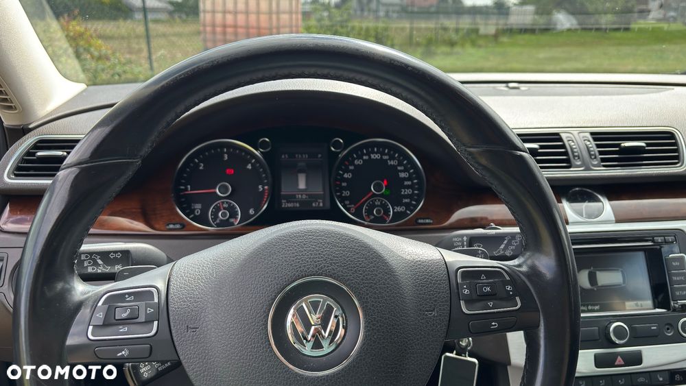 Volkswagen Passat 2.0 TDI Highline DSG - 14