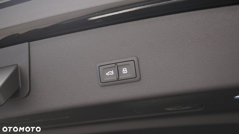 Audi Q8 Sportback e-tron - 13