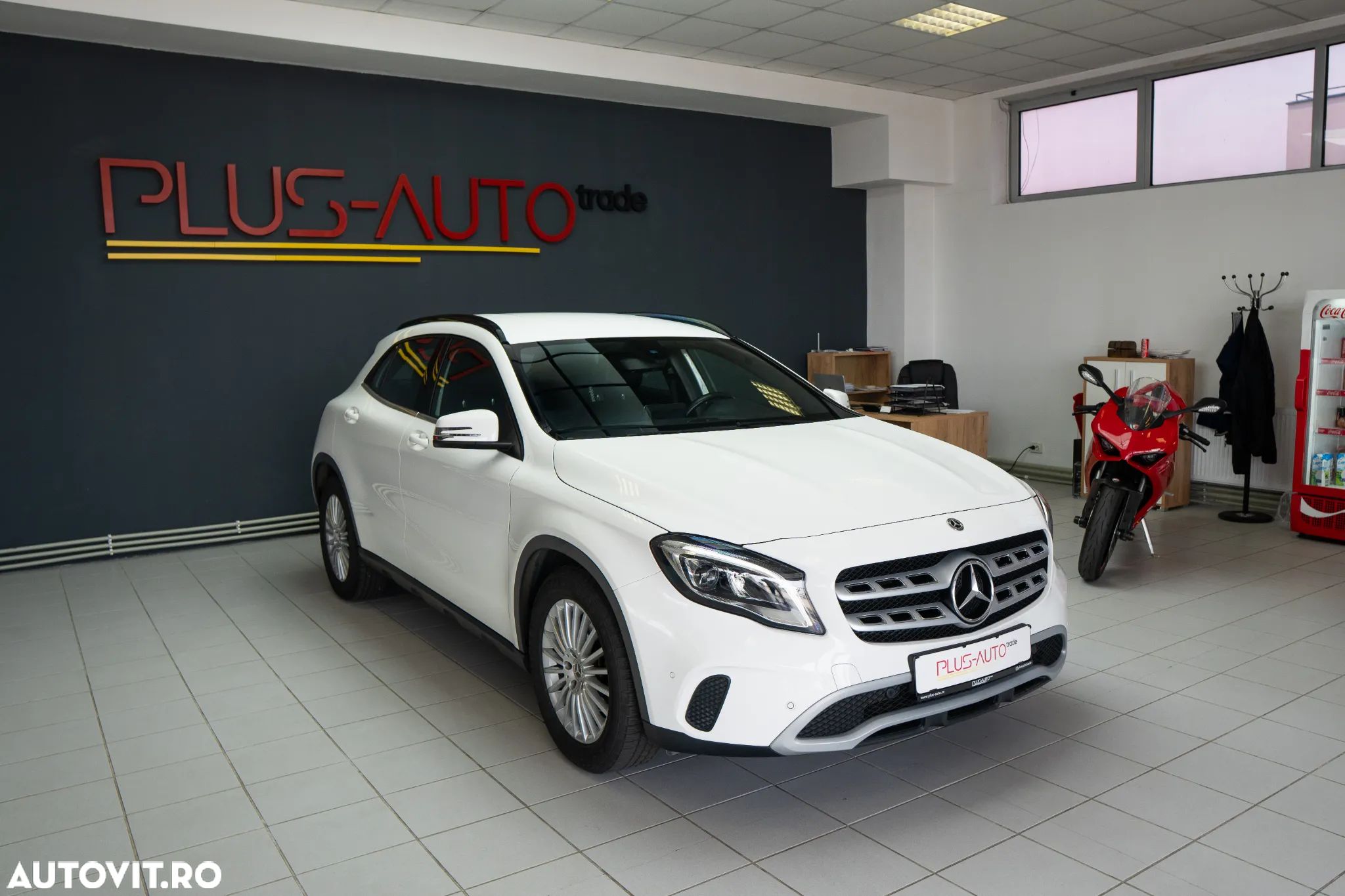 Mercedes-Benz GLA - 1