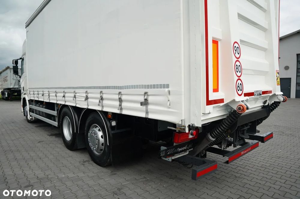Scania R 450 / FIRANKA 7,7 m / 6x2 / DACH PODNOSZONY / OŚ PODNOSZONA / SKRĘTNA / WINDA DHOLLANDIA 3 500 KG / KLIMA POSTOJOWA / EURO 6 - 12