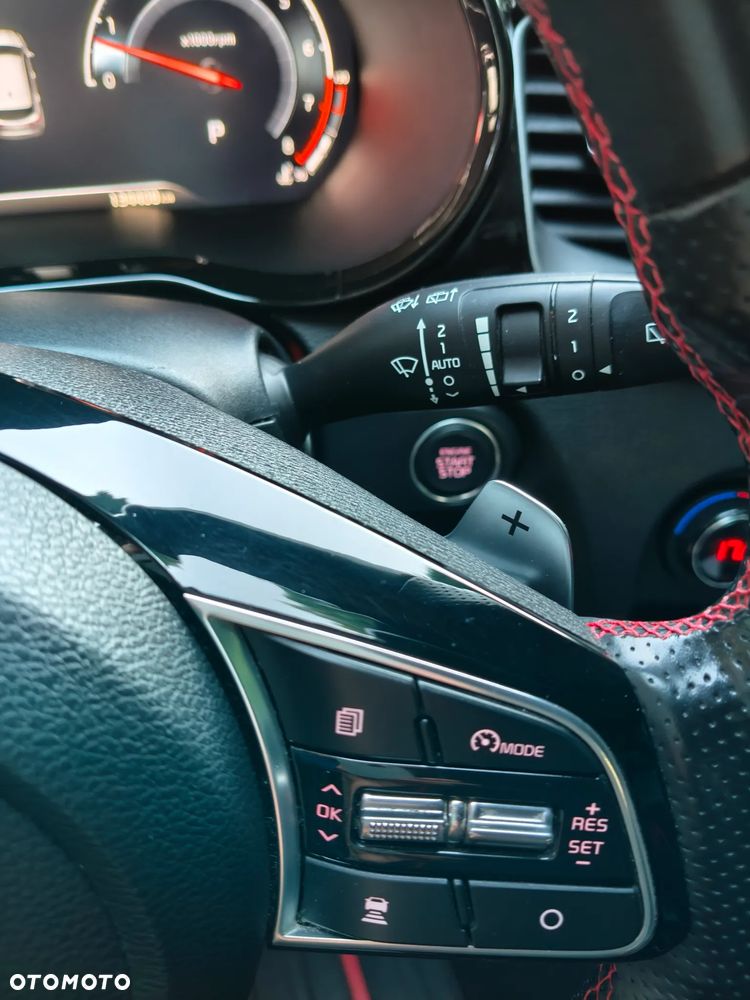 Kia Ceed - 32