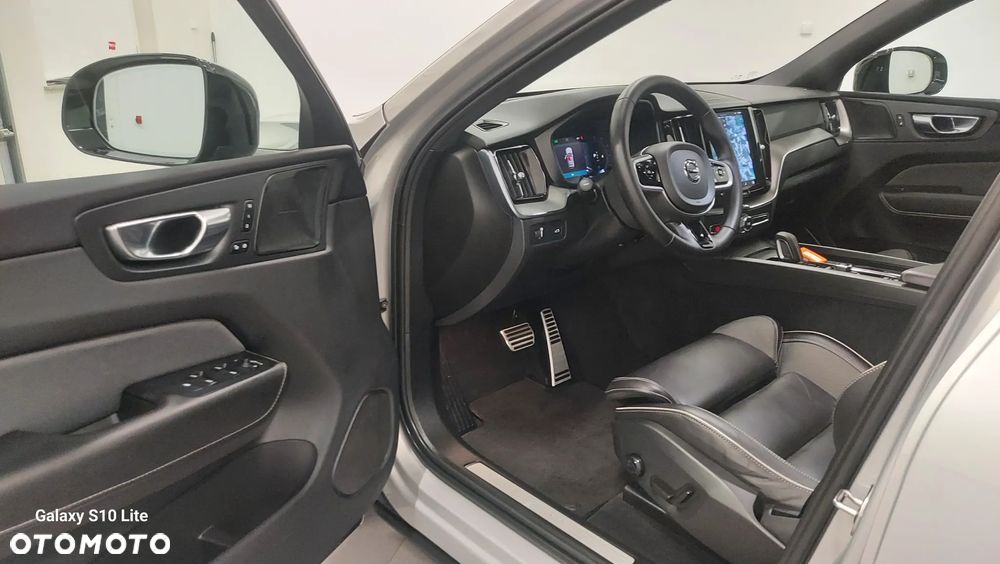 Volvo XC 60 B4 D AWD Ultimate Dark - 5