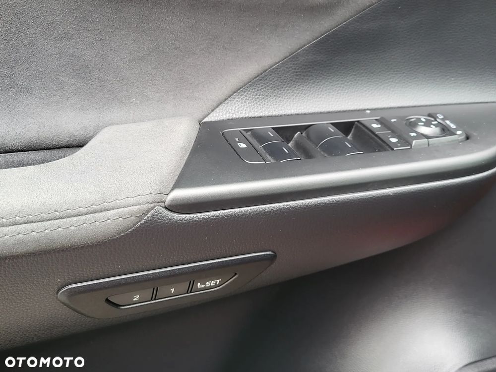 Toyota C-HR 2.0 Hybrid Dynamic Force Executive - 24