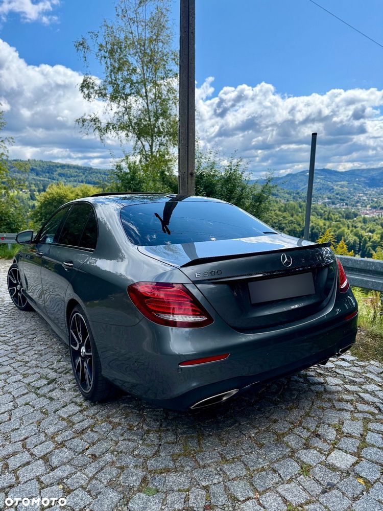 Mercedes-Benz Klasa E 300 9G-TRONIC - 9