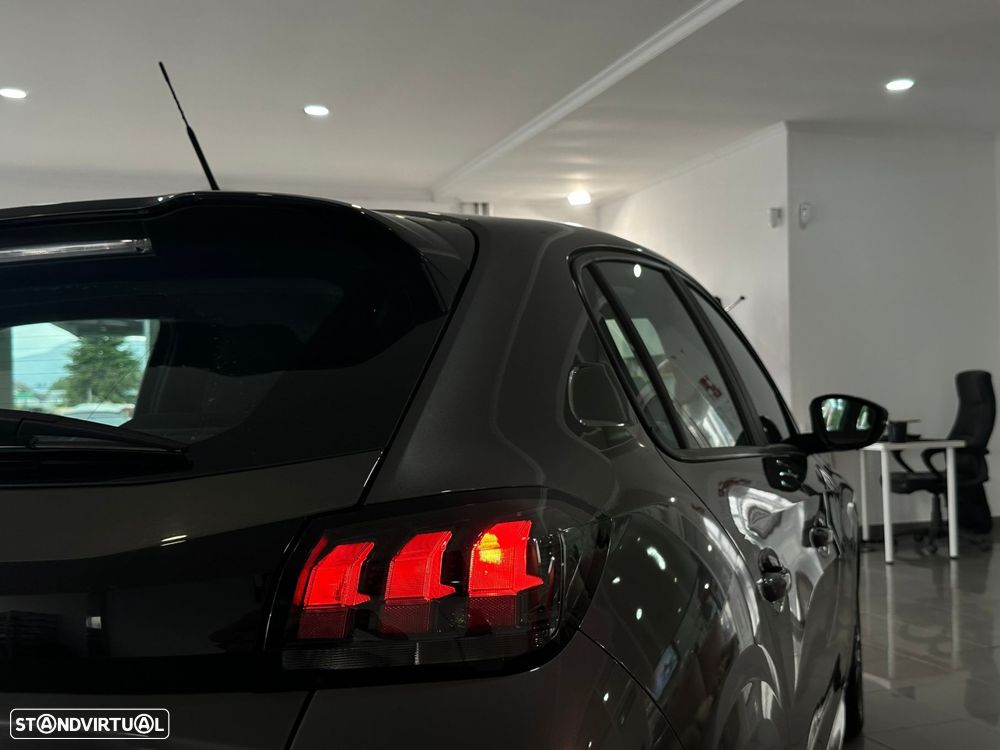 Peugeot 208 - 11