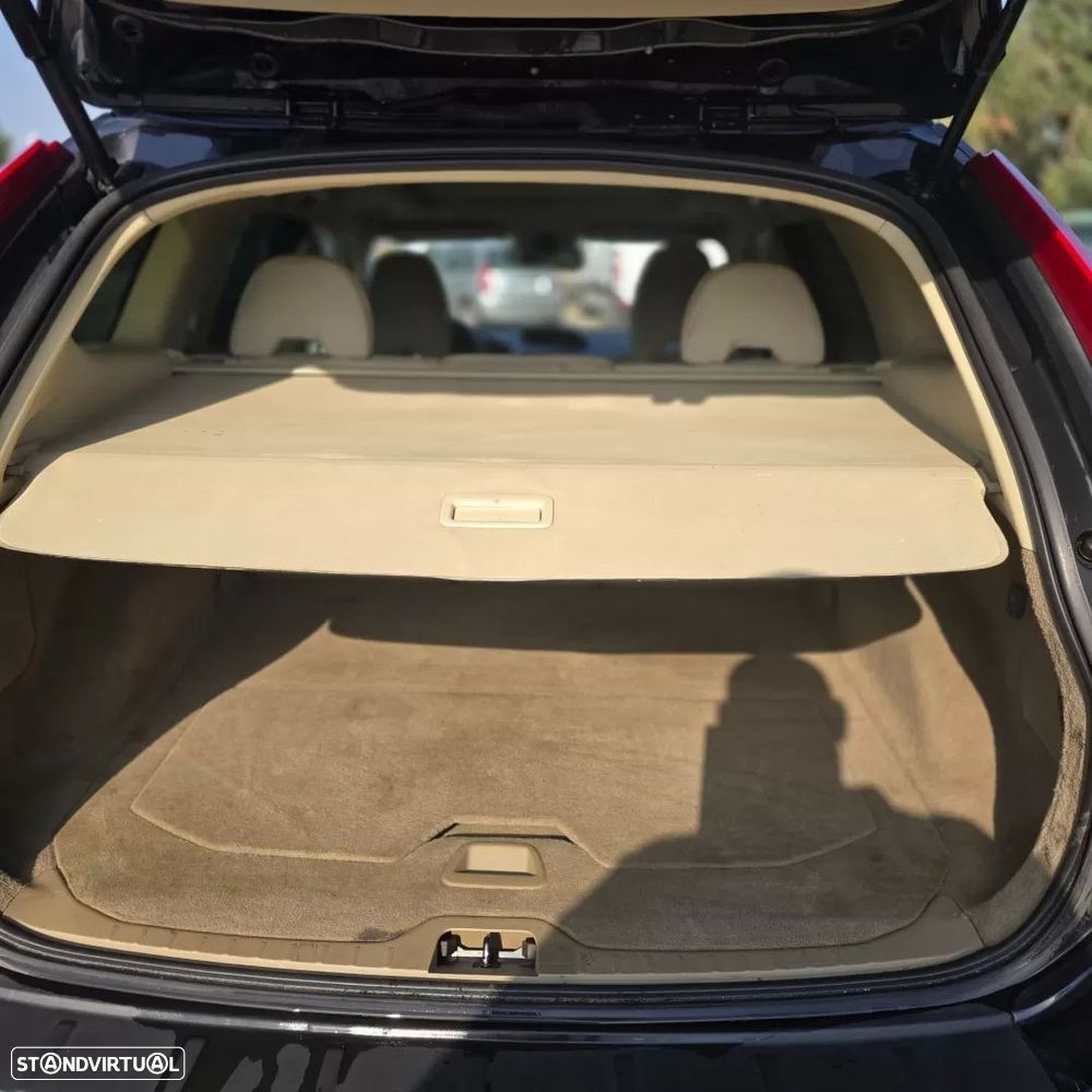 Volvo XC 60 2.4 D Momentum Geartronic - 4