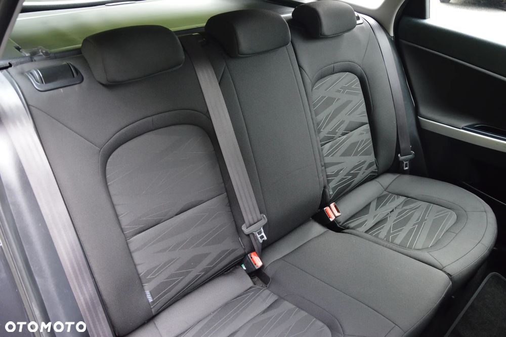 Kia Ceed - 36