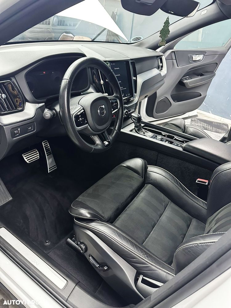 Volvo XC 60 D5 AWD Geartronic RDesign - 16