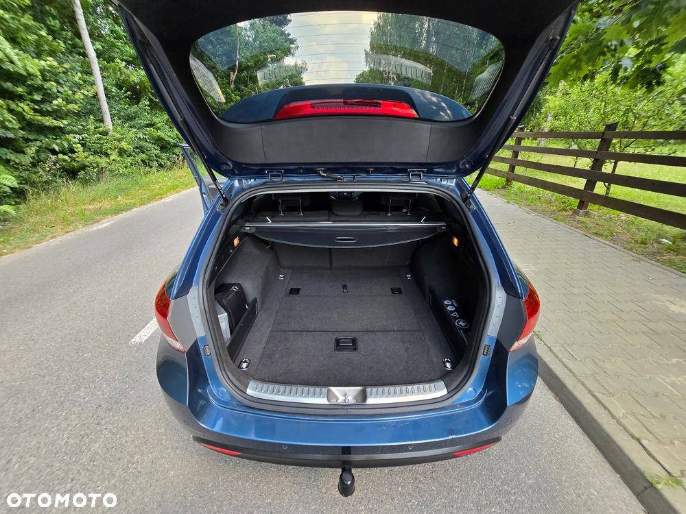 Hyundai i40 Kombi blue 1.6 Family+ - 27
