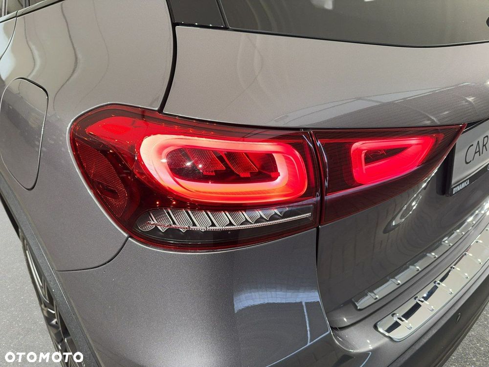 Mercedes-Benz GLA - 12