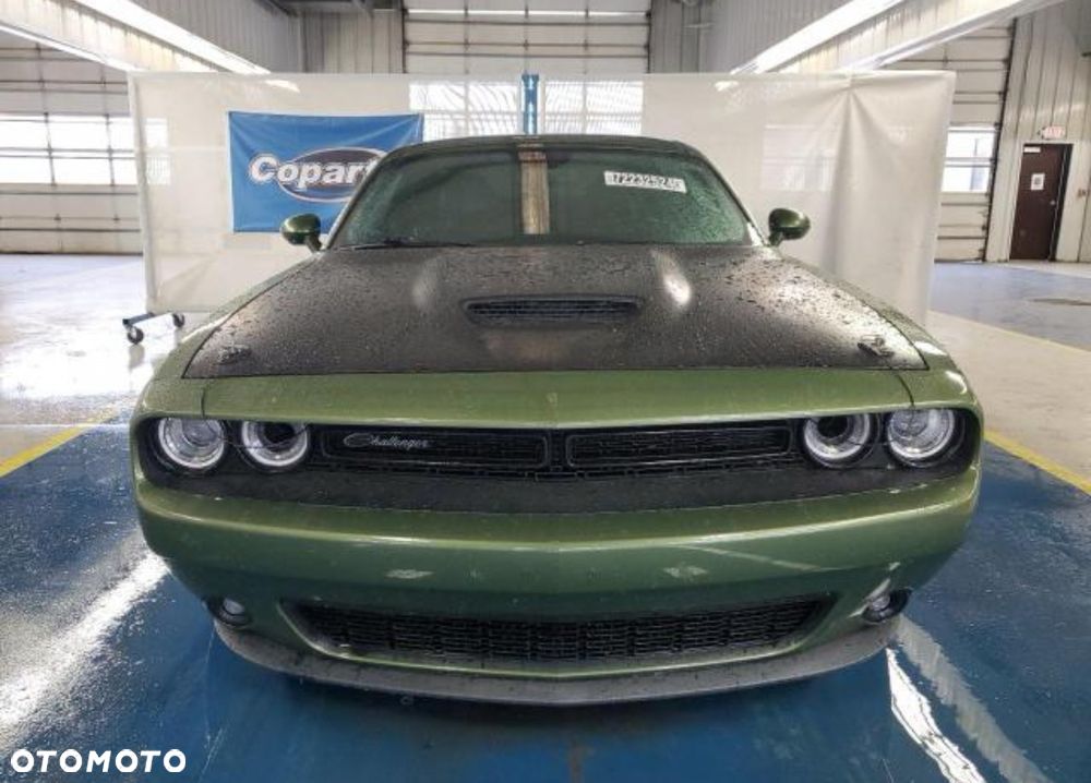 Dodge Challenger - 12