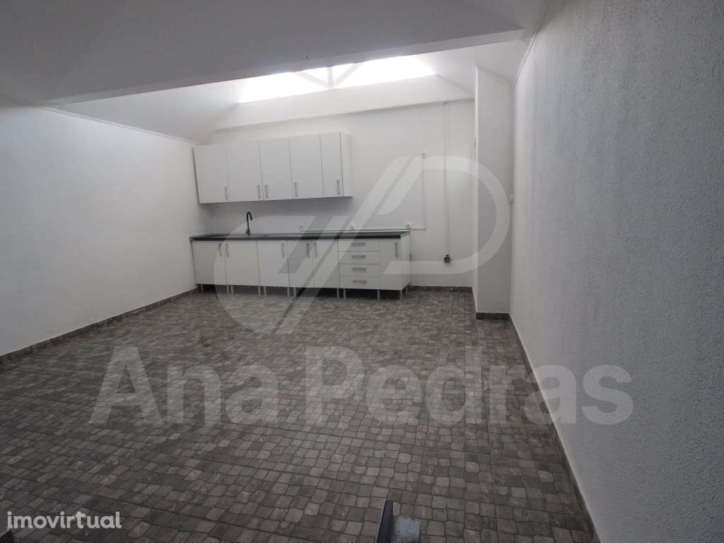 Moradia T2 +1
 Totalmente Reconstruída em Sarilhos Pequenos - Moita - Grande imagem: 2/16