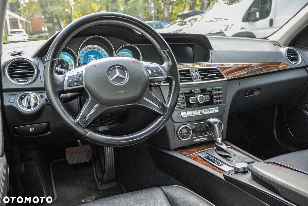 Mercedes-Benz Klasa C 350 BlueEff 4-Matic Elegance - 9